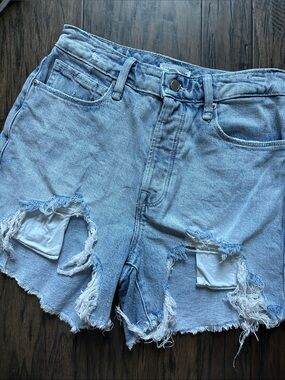 Good American Light Wash Distressed Denim Cutoff Shorts